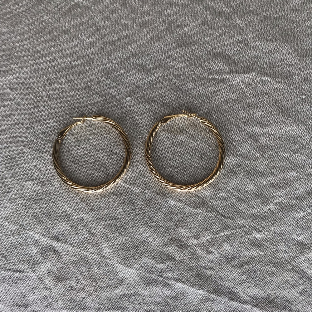 18k cable hoops 1.5”